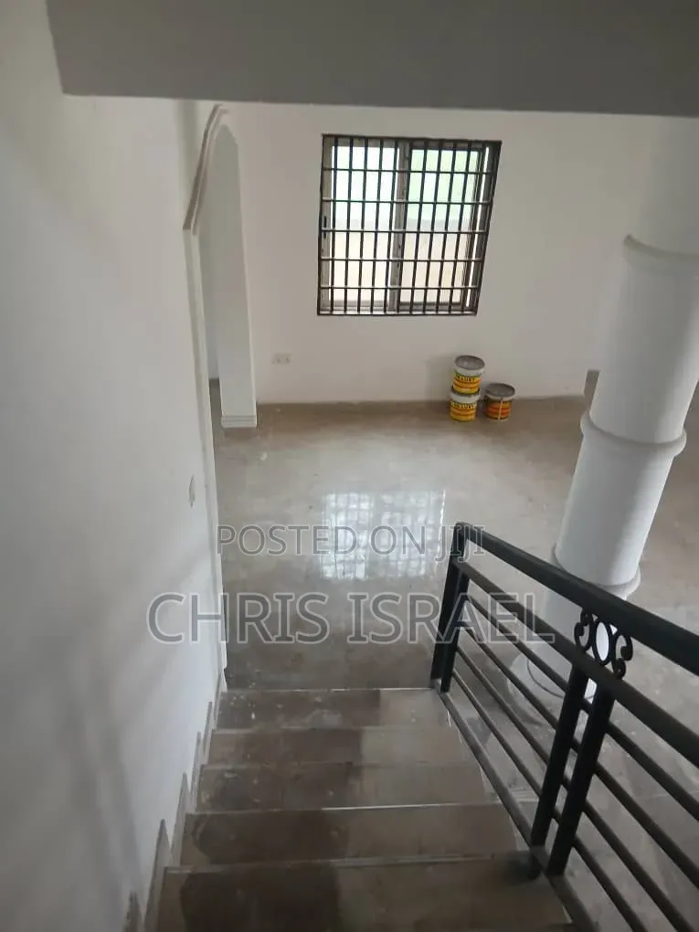 3bdrm Bungalow in Oyibi Benarpat, Police Station for rent