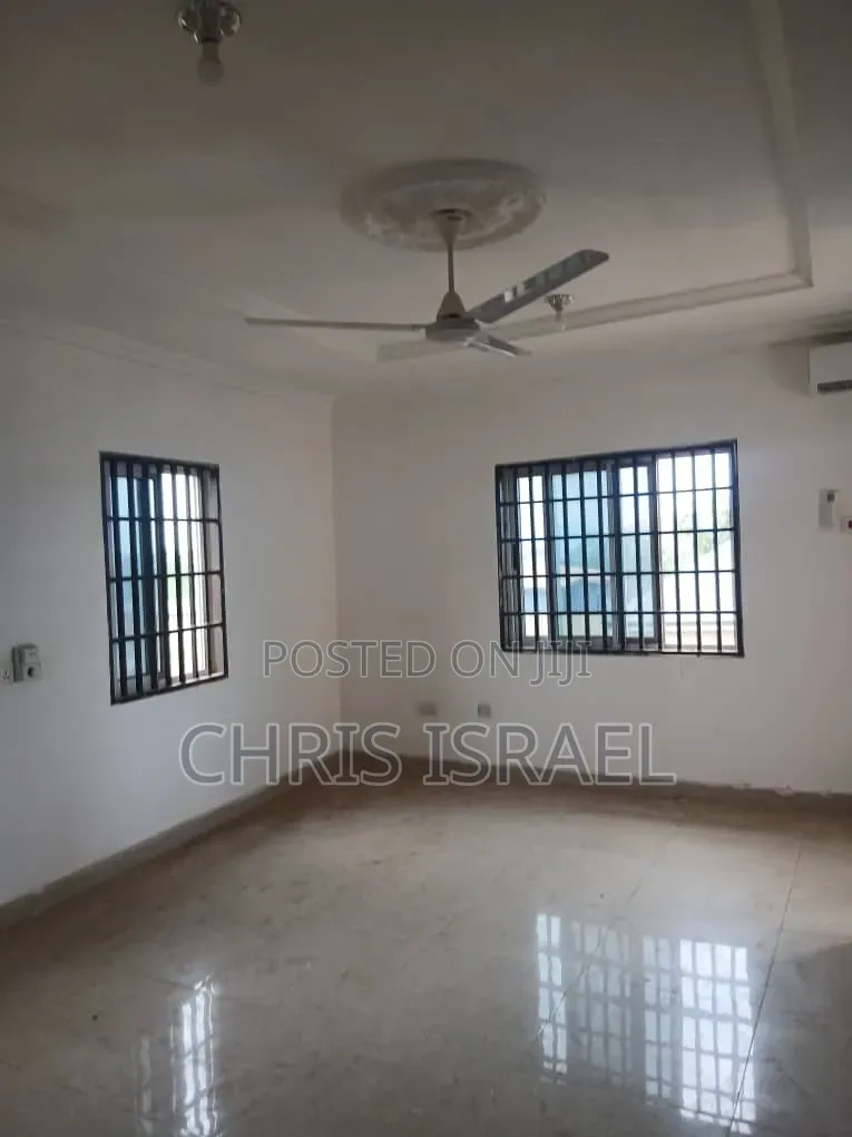 3bdrm Bungalow in Oyibi Benarpat, Police Station for rent