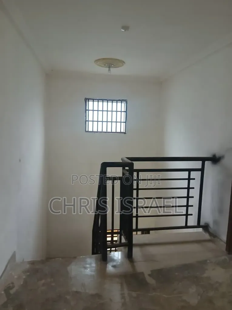 3bdrm Bungalow in Oyibi Benarpat, Police Station for rent