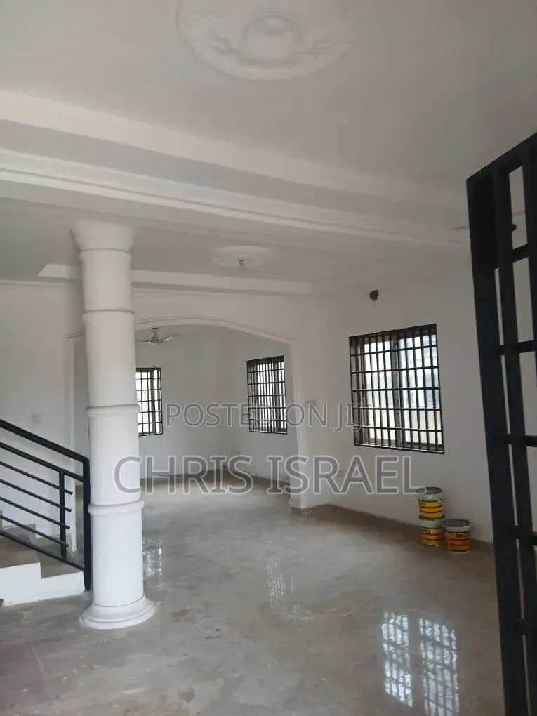 3bdrm Bungalow in Oyibi Benarpat, Police Station for rent