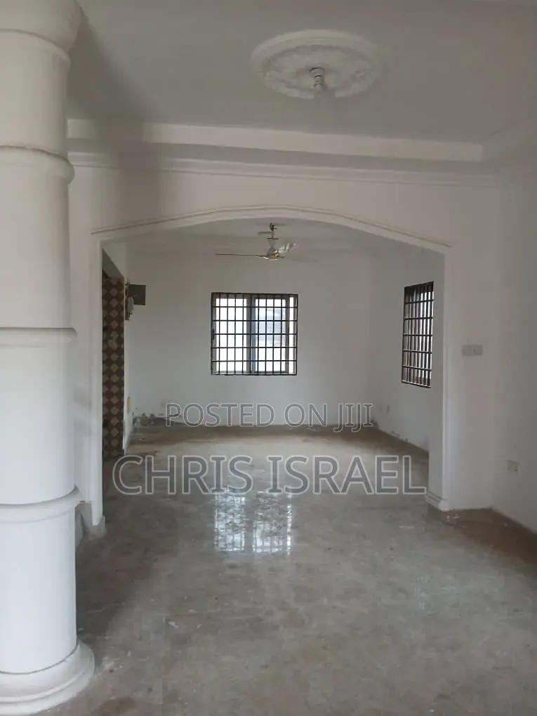 3bdrm Bungalow in Oyibi Benarpat, Police Station for rent
