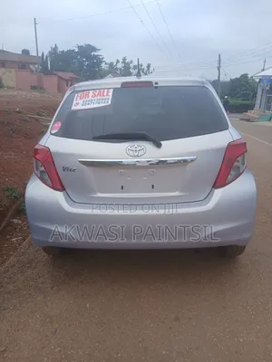 Toyota Vitz 2013 Silver