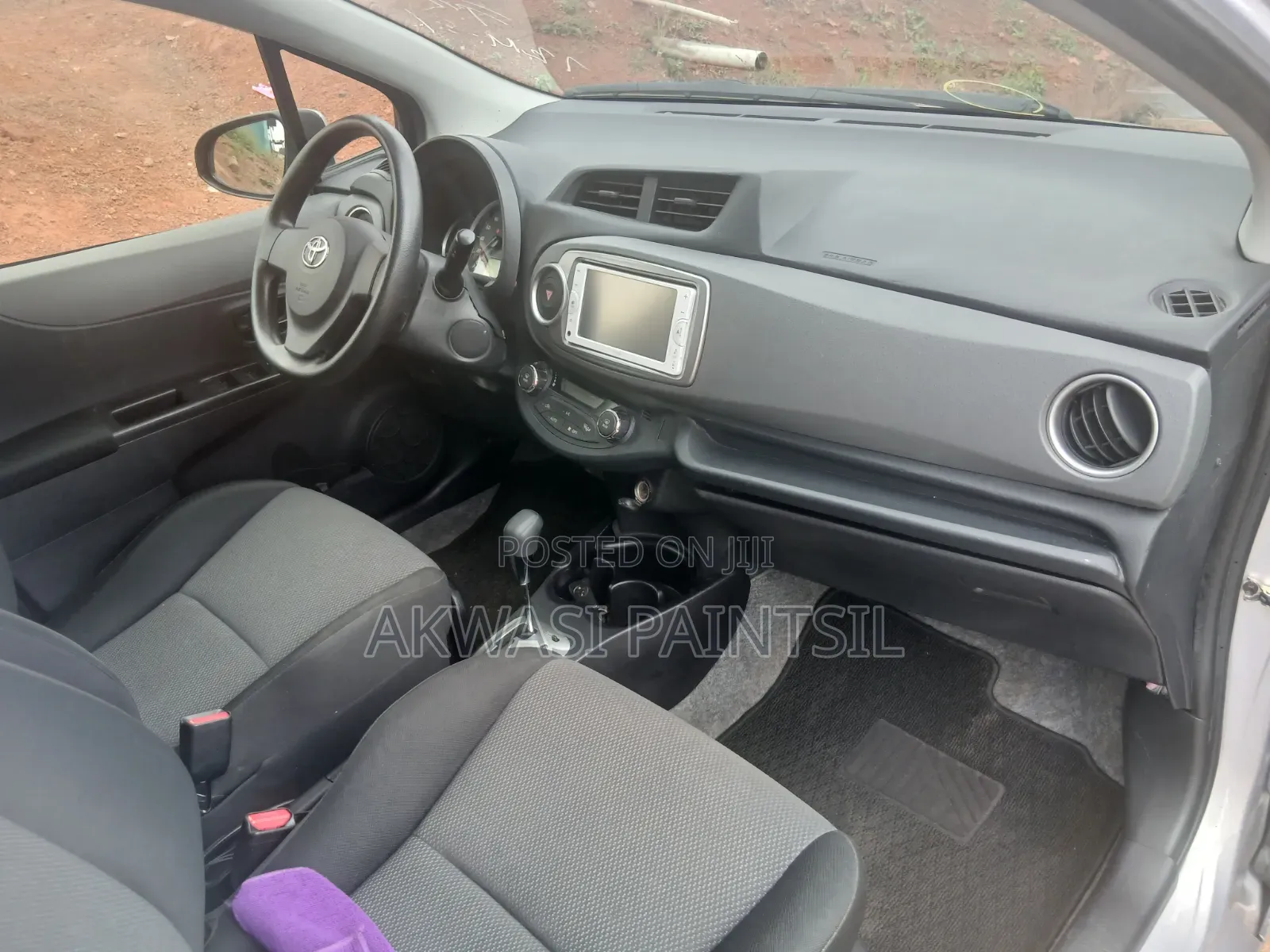 Toyota Vitz 2013 Silver