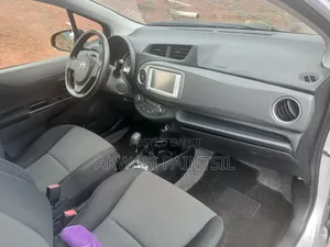 Toyota Vitz 2013 Silver