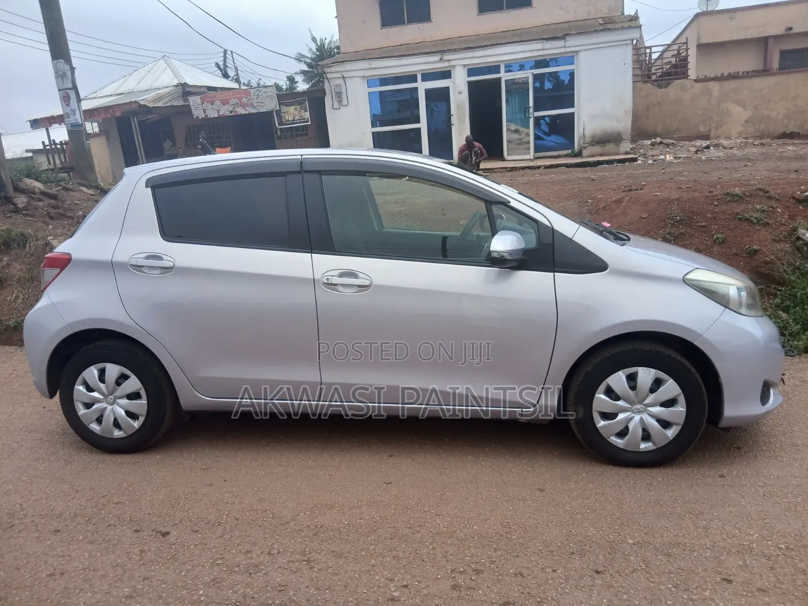 Toyota Vitz 2013 Silver