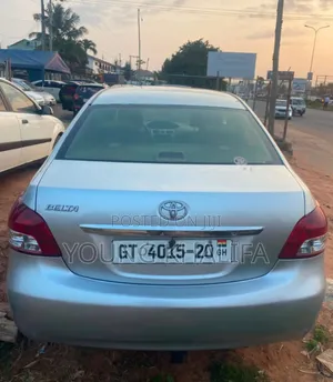 Toyota Belta 2010 Silver