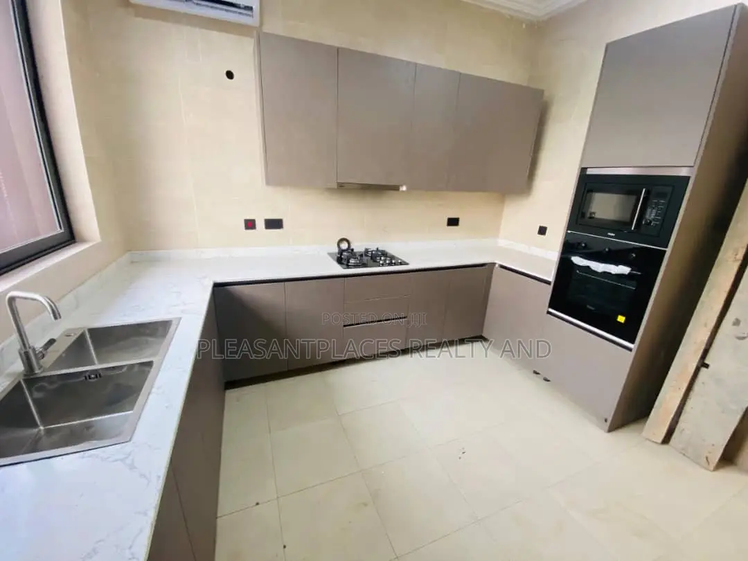 2bdrm Apartment in Pleasantplaces And, Abelemkpe for rent