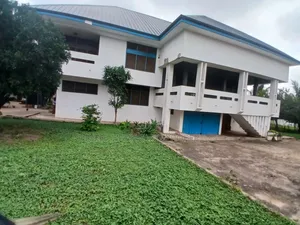 5bdrm House in Maame Dokono Area for sale