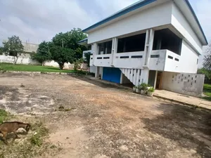 5bdrm House in Maame Dokono Area for sale