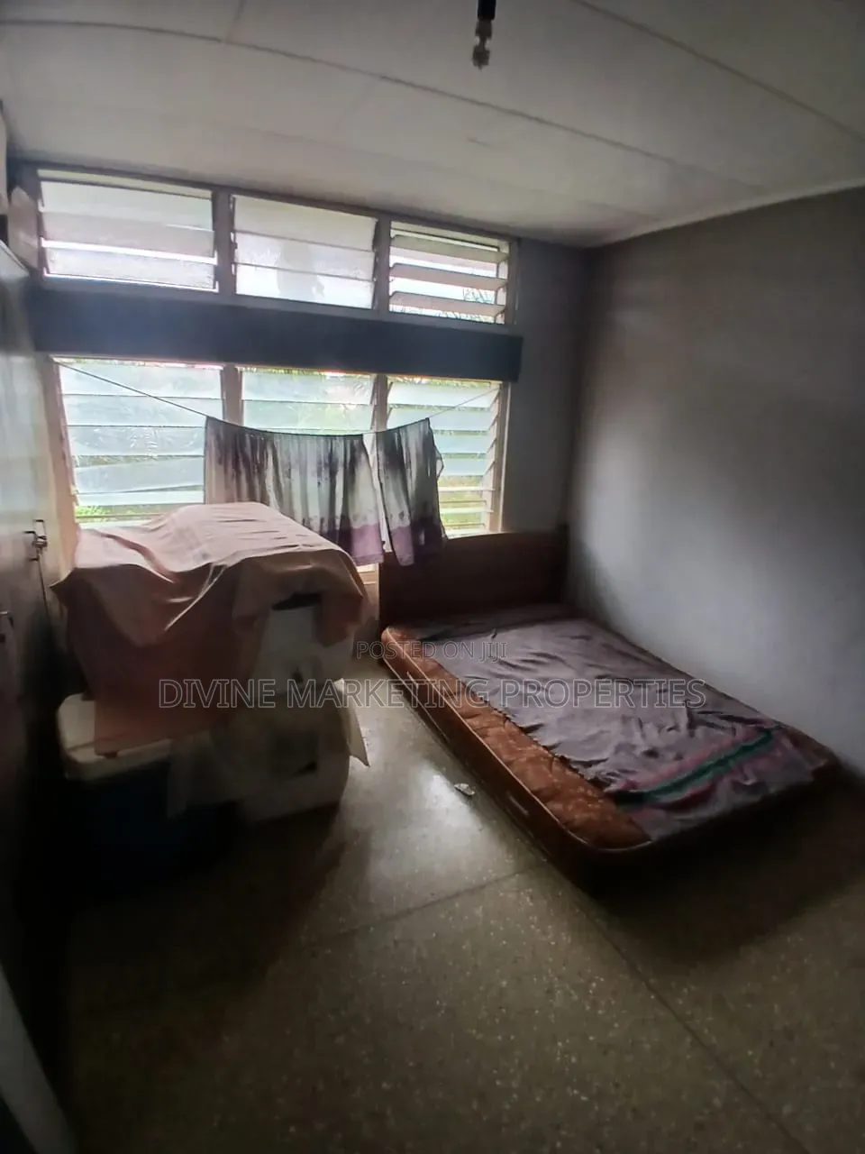 5bdrm House in Maame Dokono Area for sale