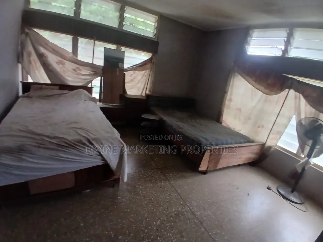 5bdrm House in Maame Dokono Area for sale
