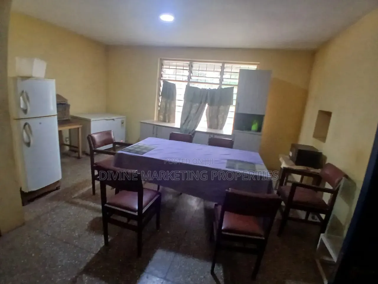 5bdrm House in Maame Dokono Area for sale