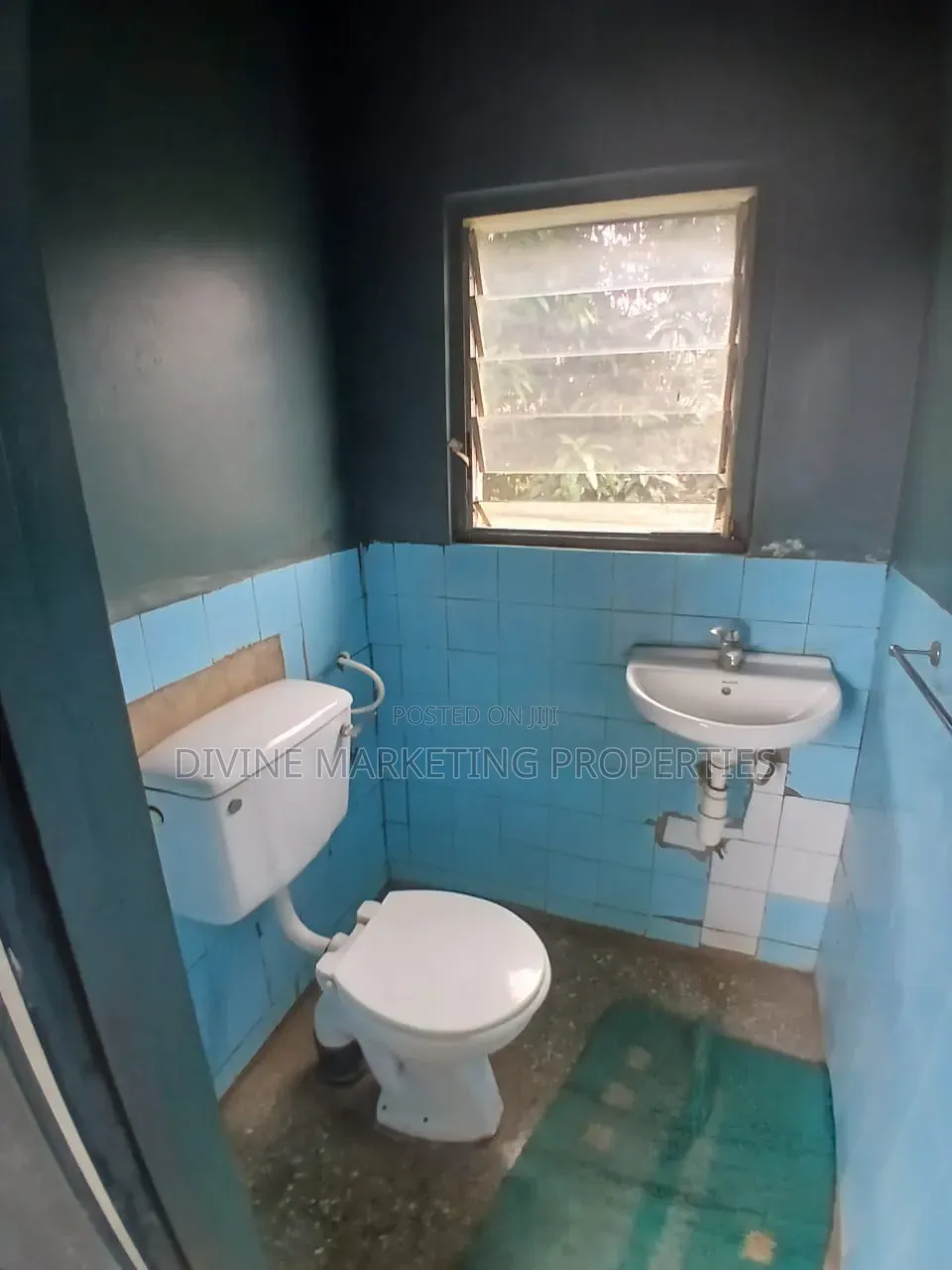 5bdrm House in Maame Dokono Area for sale