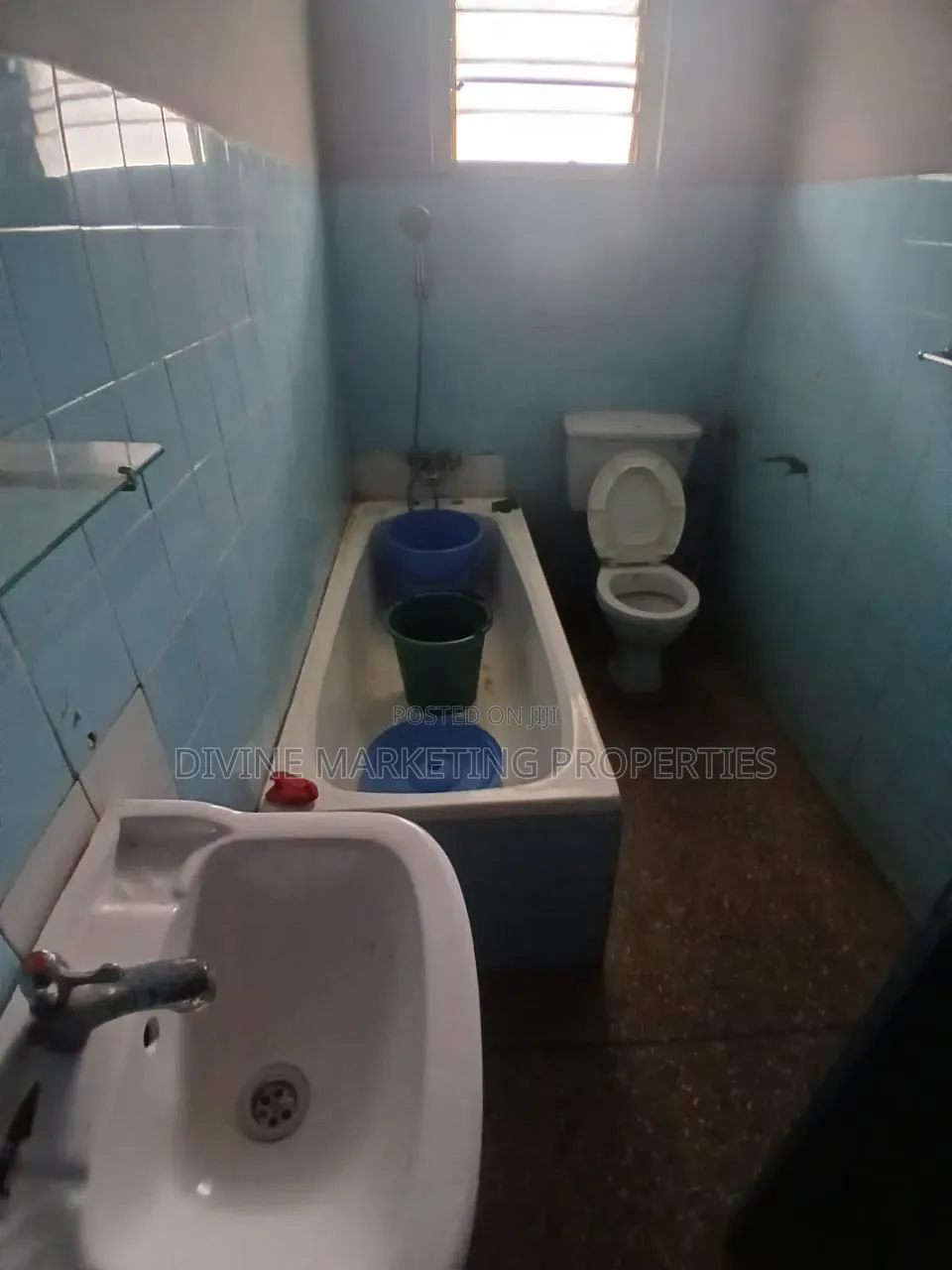 5bdrm House in Maame Dokono Area for sale