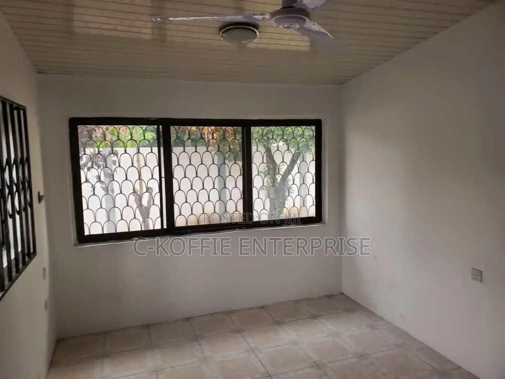 4bdrm House in North Kaneshie for rent