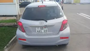Toyota Vitz 1.3 AWD 5dr 2013 Blue