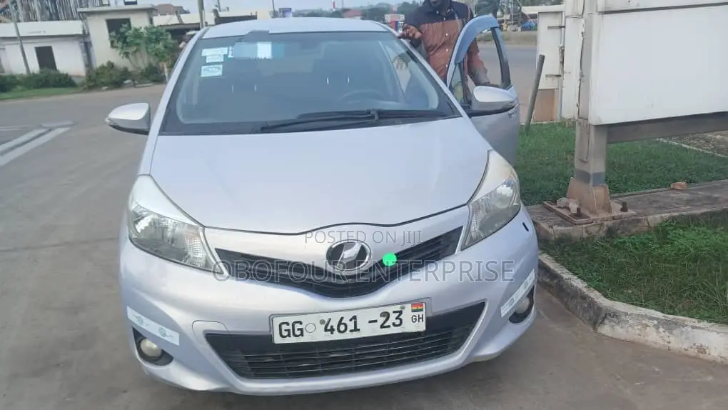 Toyota Vitz 1.3 AWD 5dr 2013 Blue