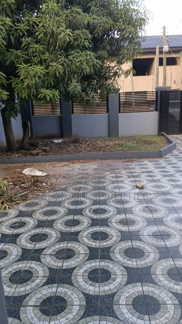 3bdrm House in Baatsona Total for rent