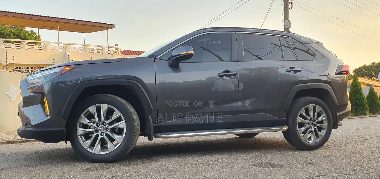 Toyota RAV4 2025 Gray