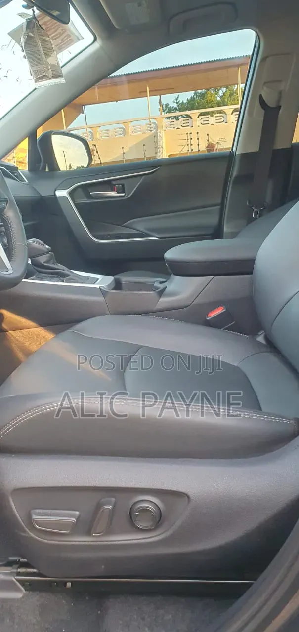 Toyota RAV4 2025 Gray