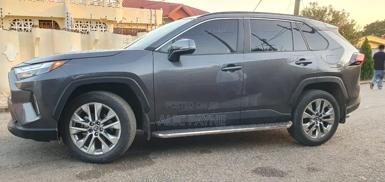 Toyota RAV4 2025 Gray