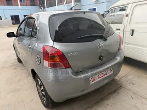 Toyota Yaris 2010 Gray