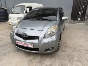 Toyota Yaris 2010 Gray