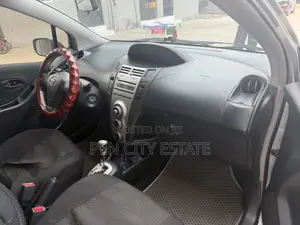 Toyota Yaris 2010 Gray