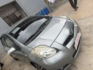 Toyota Yaris 2010 Gray