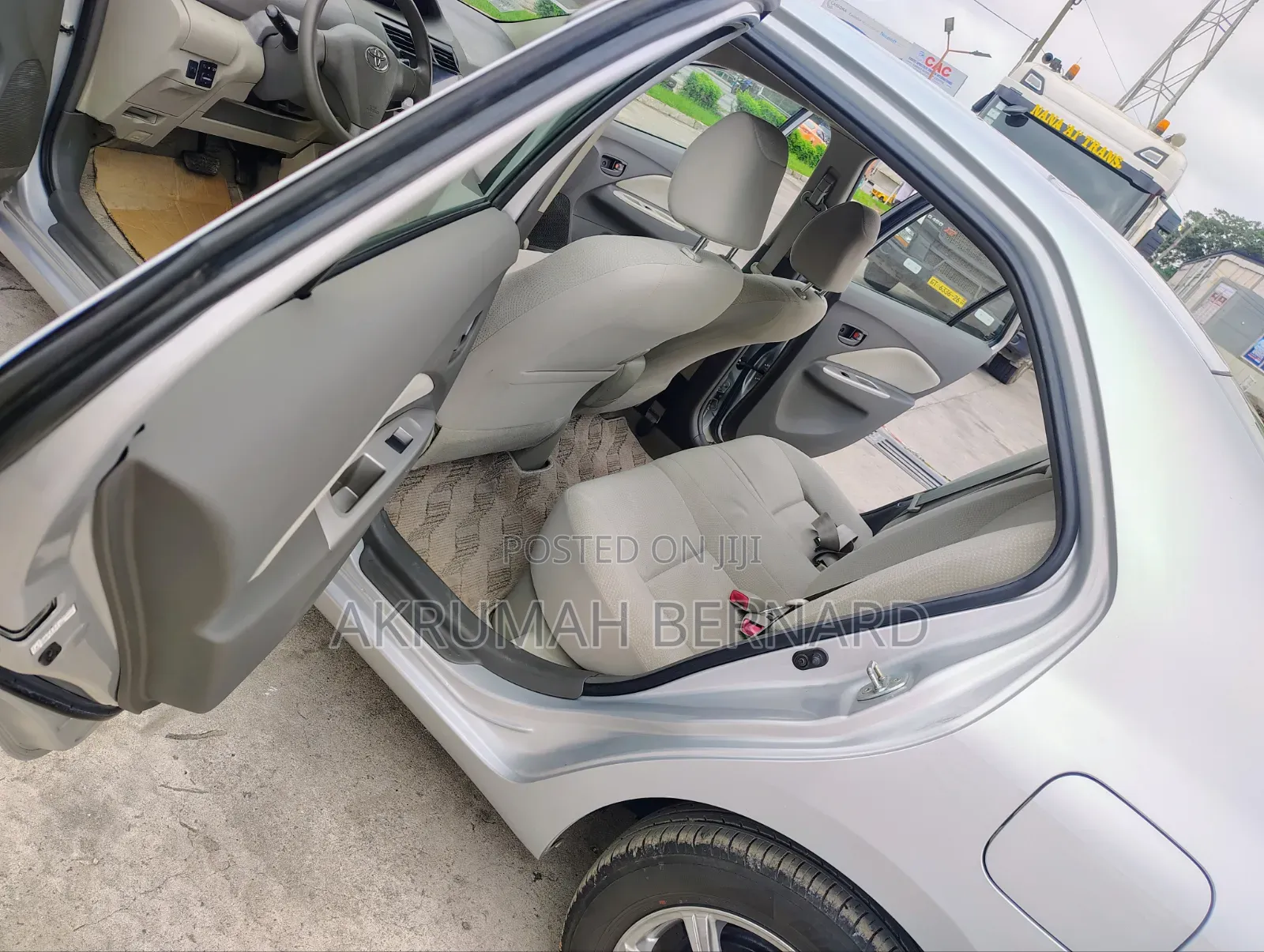 Toyota Belta 2010 Silver