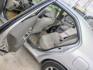 Toyota Belta 2010 Silver