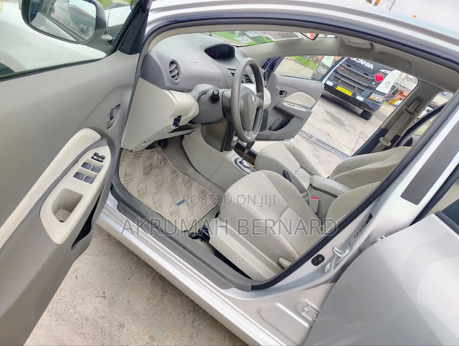 Toyota Belta 2010 Silver