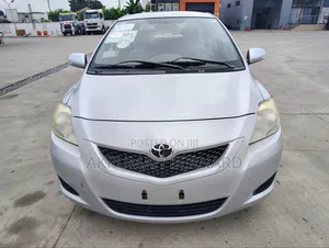 Toyota Belta 2010 Silver