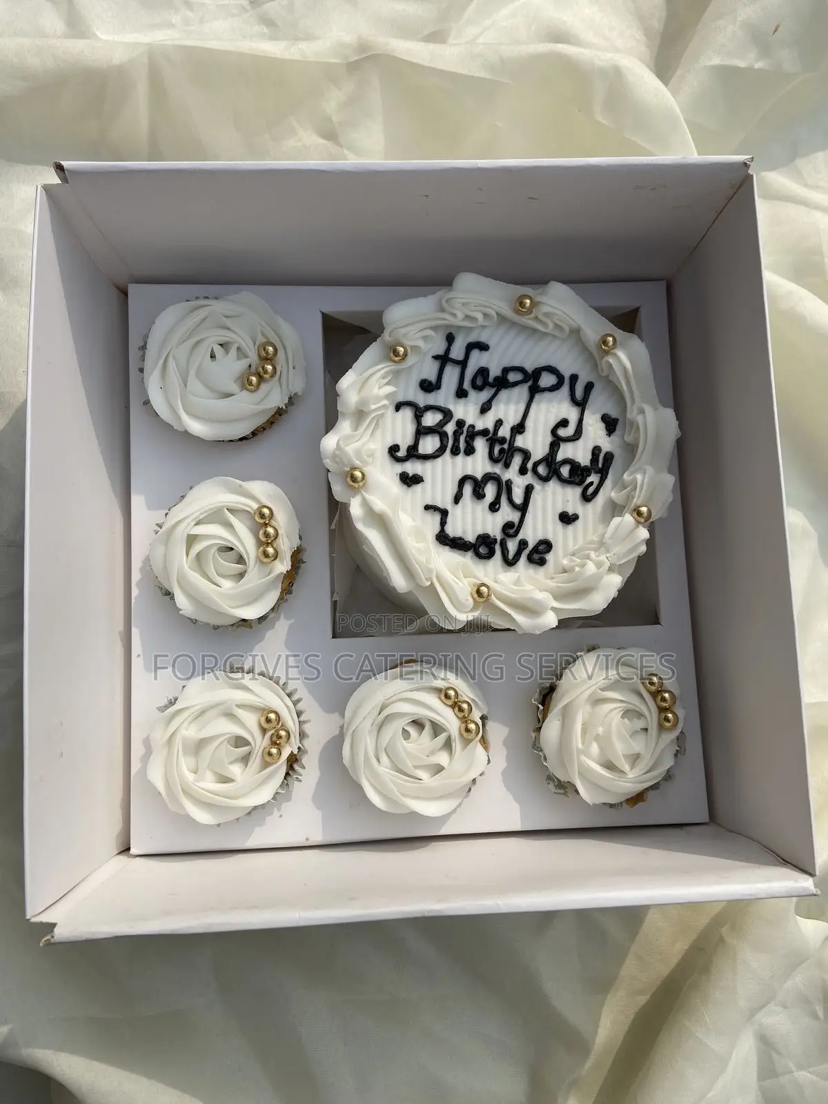 Bento Cake With 5 Pieces Cupcakes