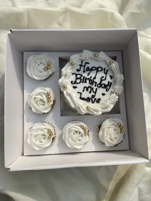 Bento Cake With 5 Pieces Cupcakes