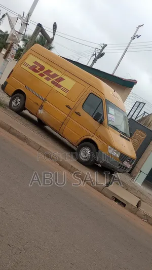 Mercedes-Benz Sprinter 2001 Yellow