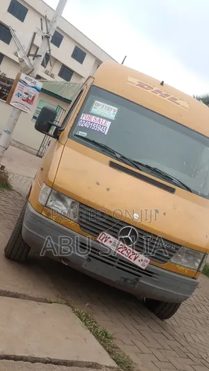 Mercedes-Benz Sprinter 2001 Yellow