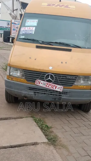 Mercedes-Benz Sprinter 2001 Yellow