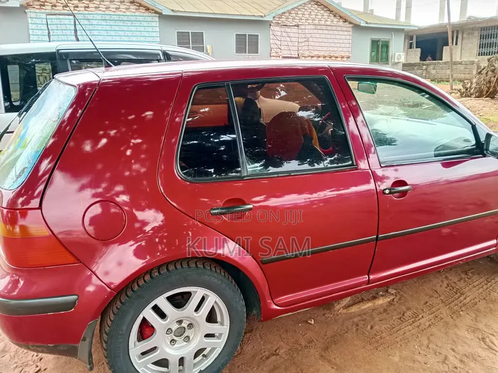 Volkswagen Golf 2000 Red