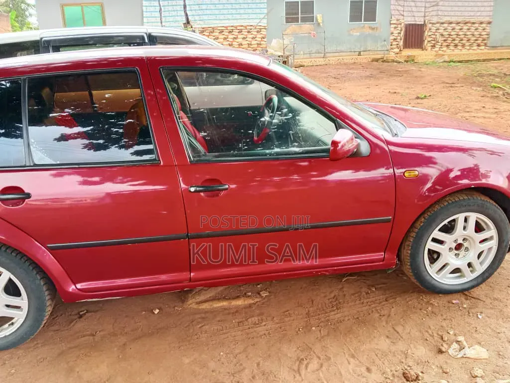 Volkswagen Golf 2000 Red