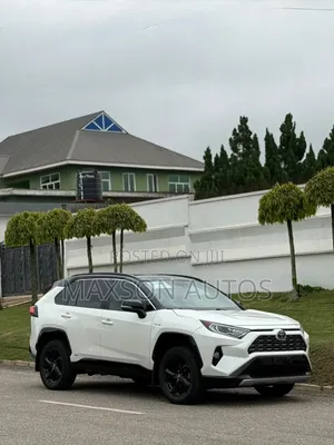 Toyota RAV4 2021 White
