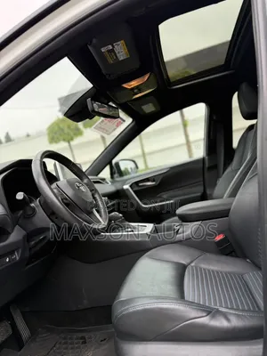 Toyota RAV4 2021 White