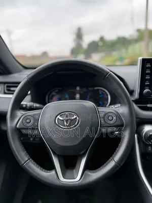 Toyota RAV4 2021 White