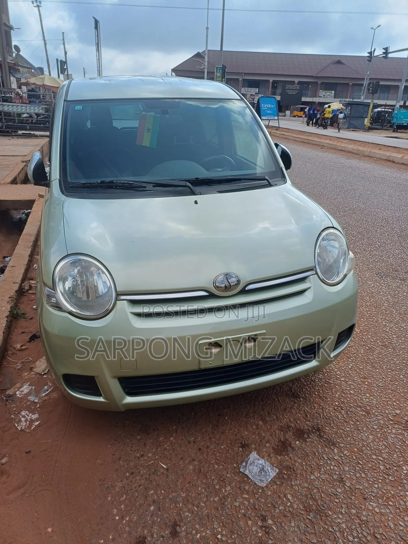 Toyota Sienta 1.5 AWD 2011 Green