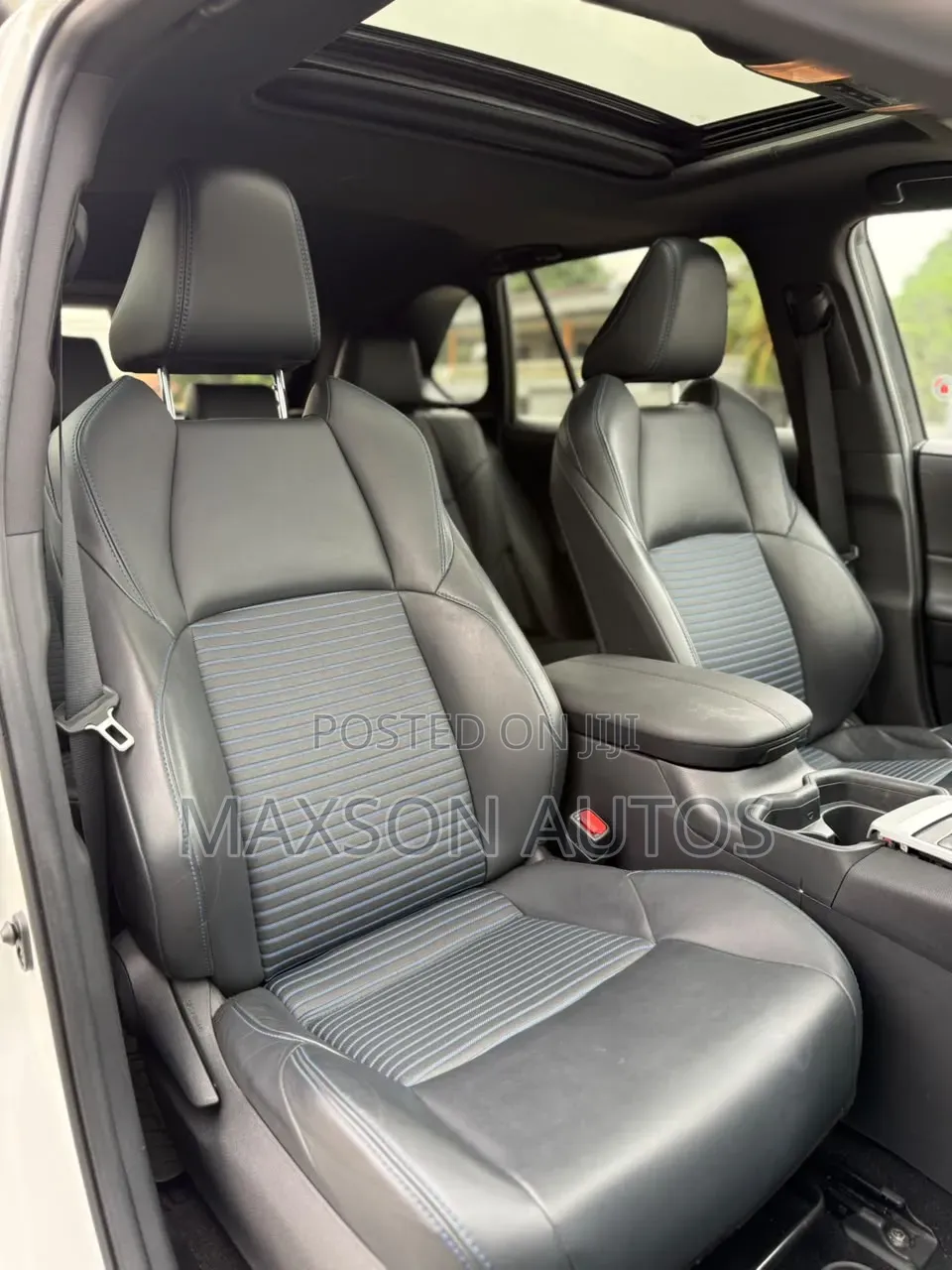 Toyota RAV4 2021 White