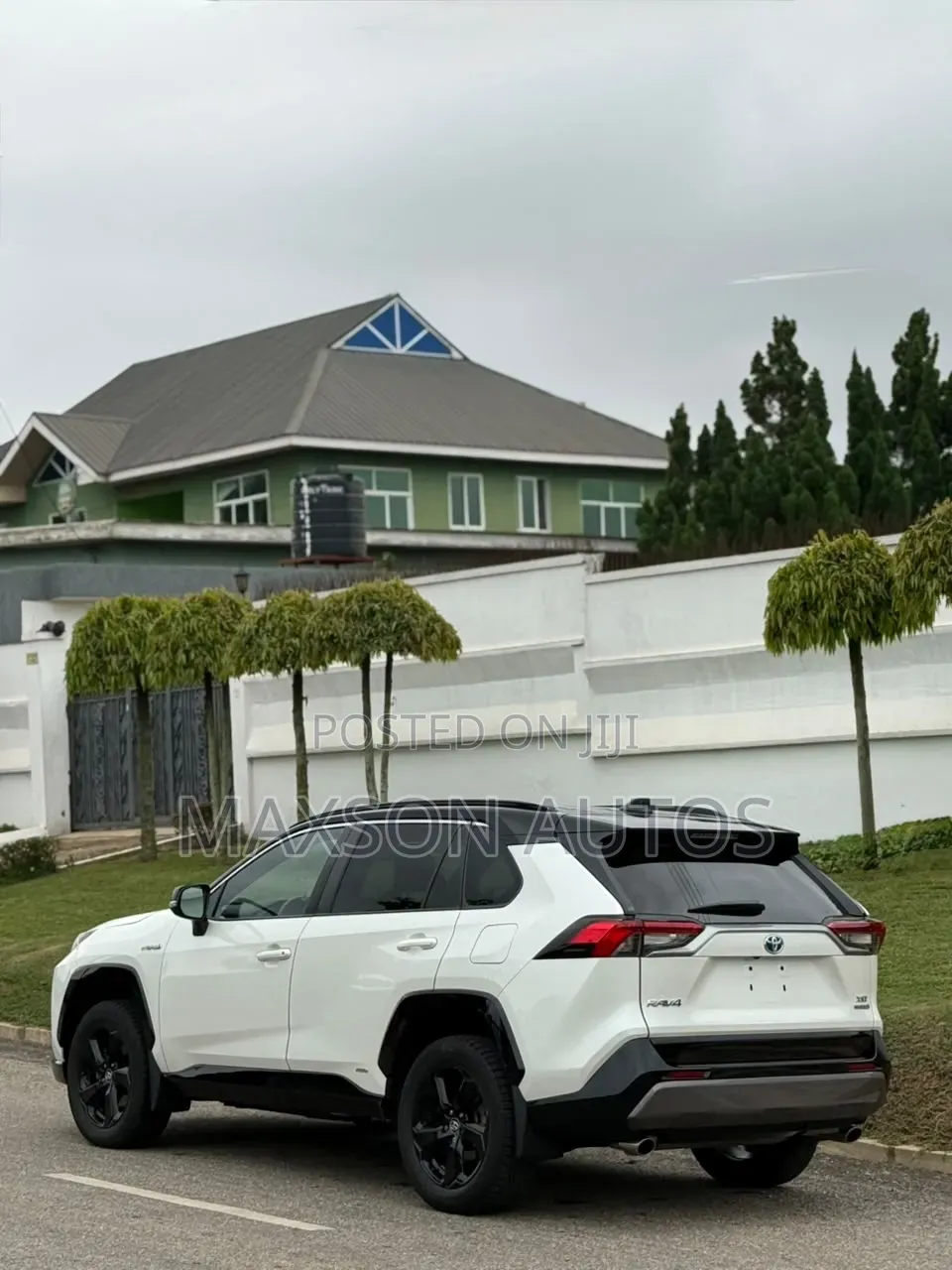 Toyota RAV4 2021 White