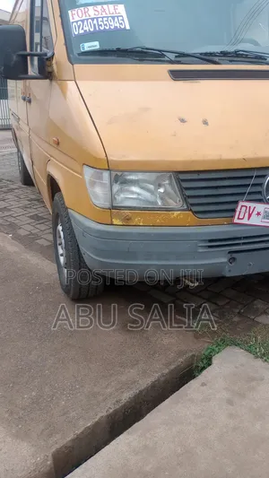 Mercedes-Benz Sprinter 2001 Yellow