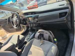 Toyota Corolla LE 4dr Sedan (1.8L 4cyl CVT) 2014 Silver