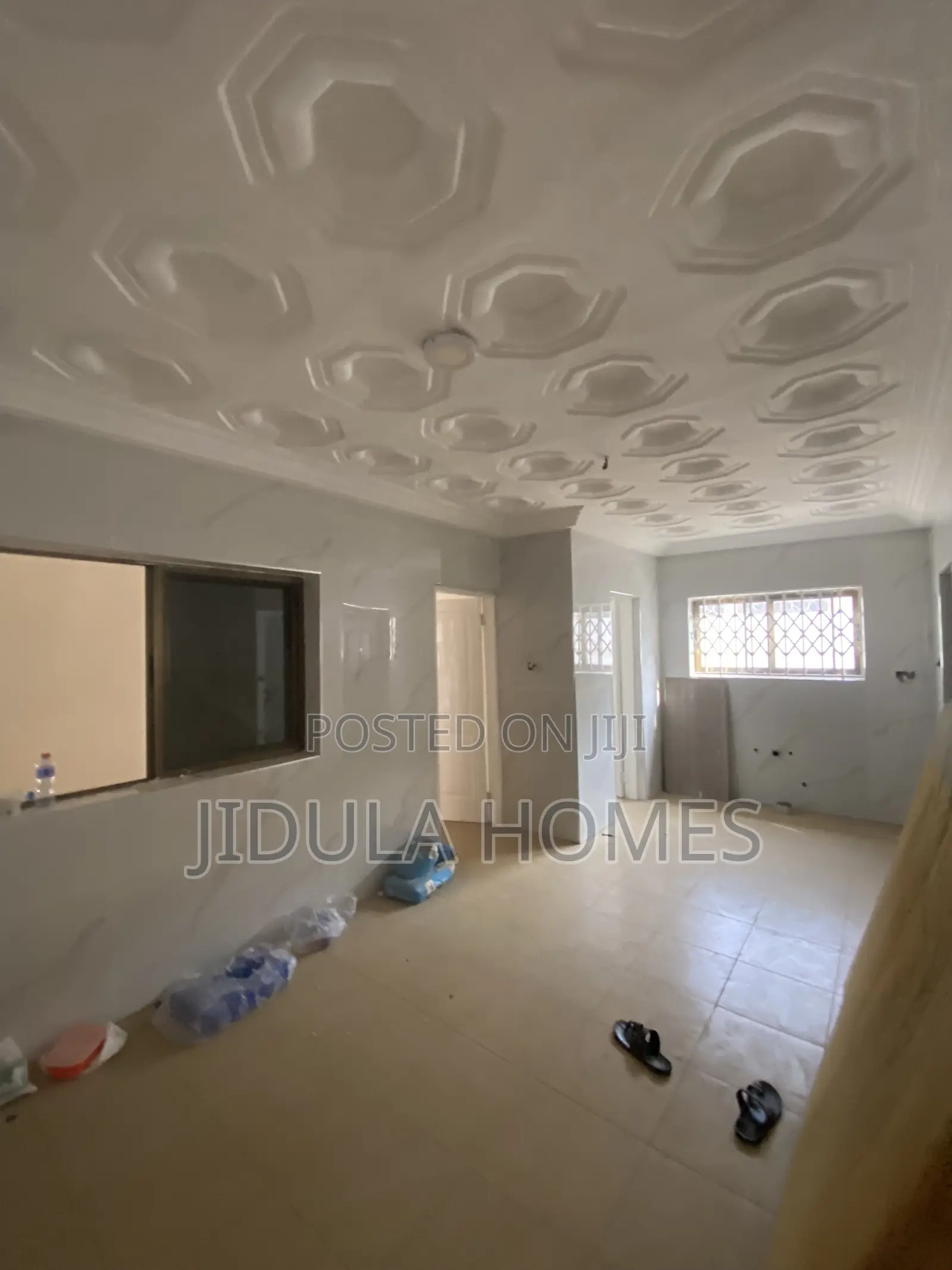 5bdrm Apartment in Ashale Botwe, School Junction for rent
