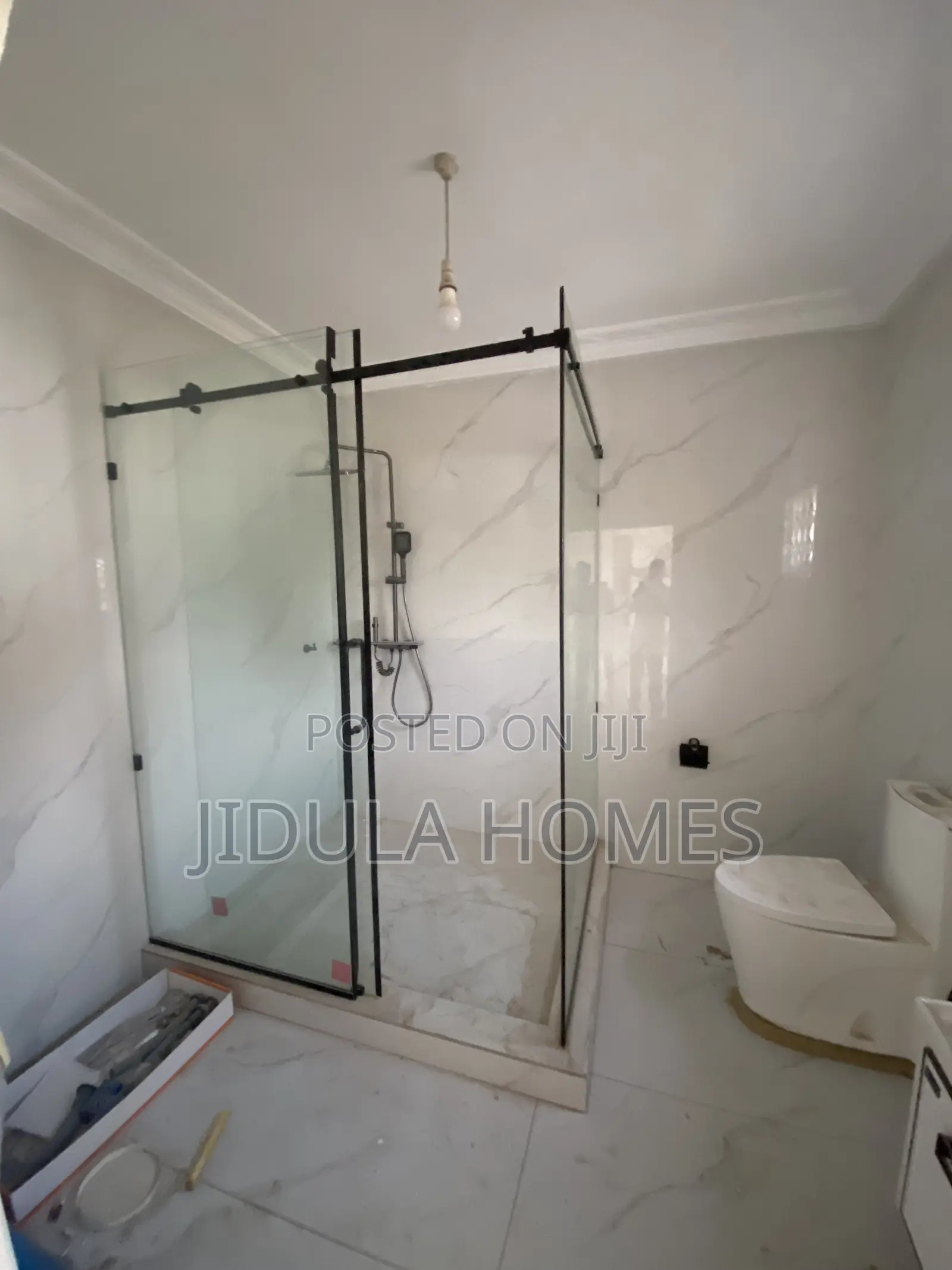 5bdrm Apartment in Ashale Botwe, School Junction for rent